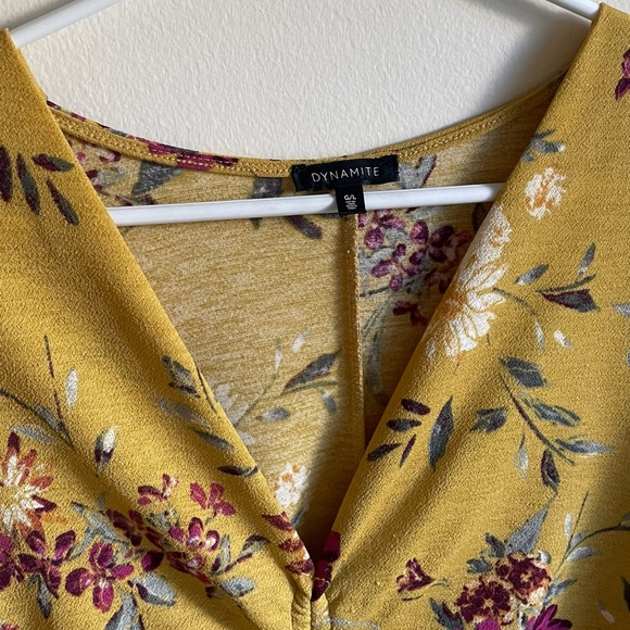 Dynamite Yellow Floral Top - Picture 2 of 4